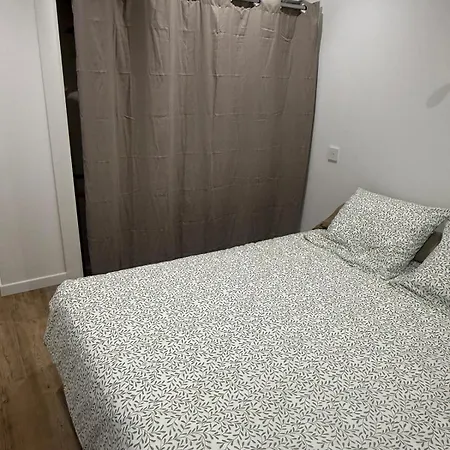Superbe De 90m2 Proche De La Et Des Commerces דירה *